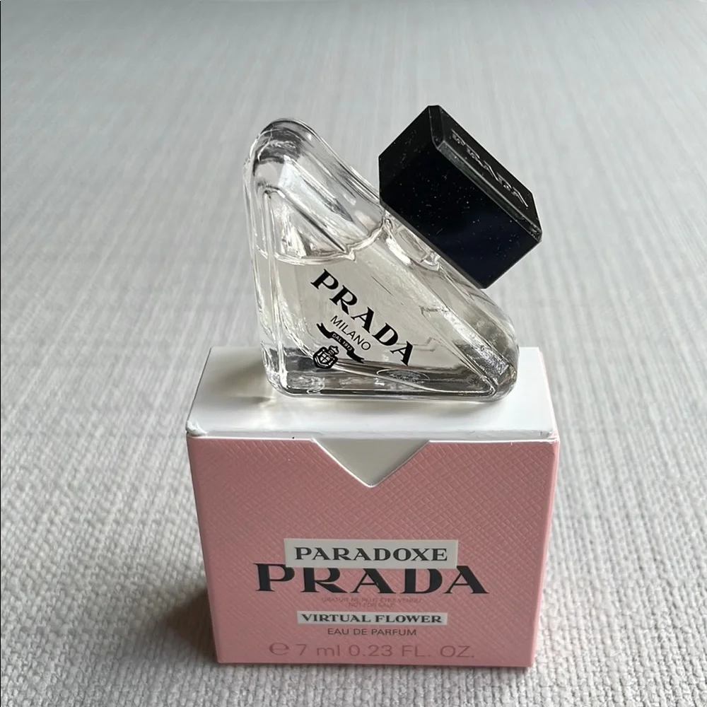 Prada paradoxe virtual flower miniature